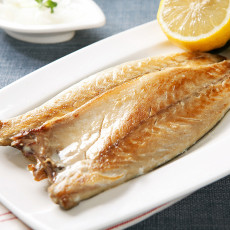 E) 국내산 자반고등어 특대 2미 (1kg 내외)