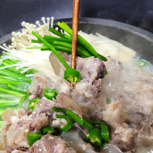 한우삶은알스지500g+사골곰탕 2팩+참소스 2